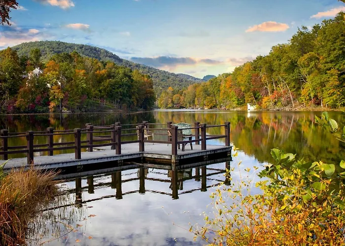 Hike, Golf & Swim! Rumbling Bald Resort Mtn Home