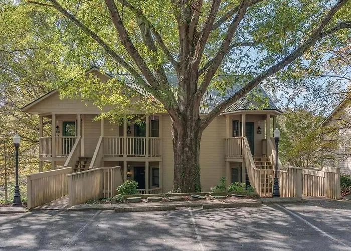 Charming Lake Lure Studio At Rumbling Bald Resort!