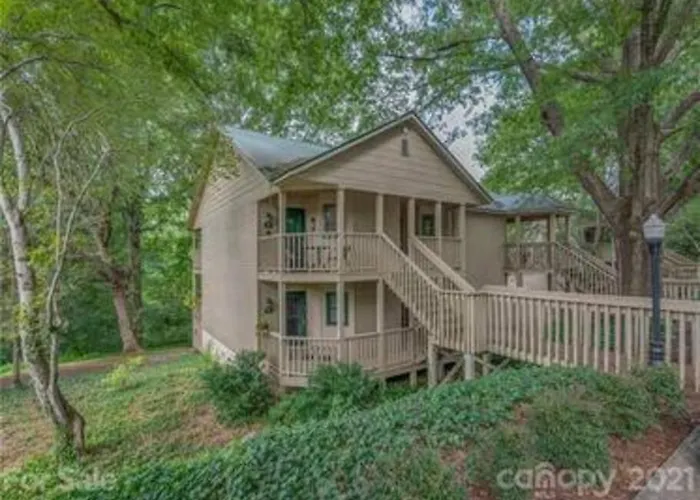Charming Lake Lure Studio At Rumbling Bald Resort!